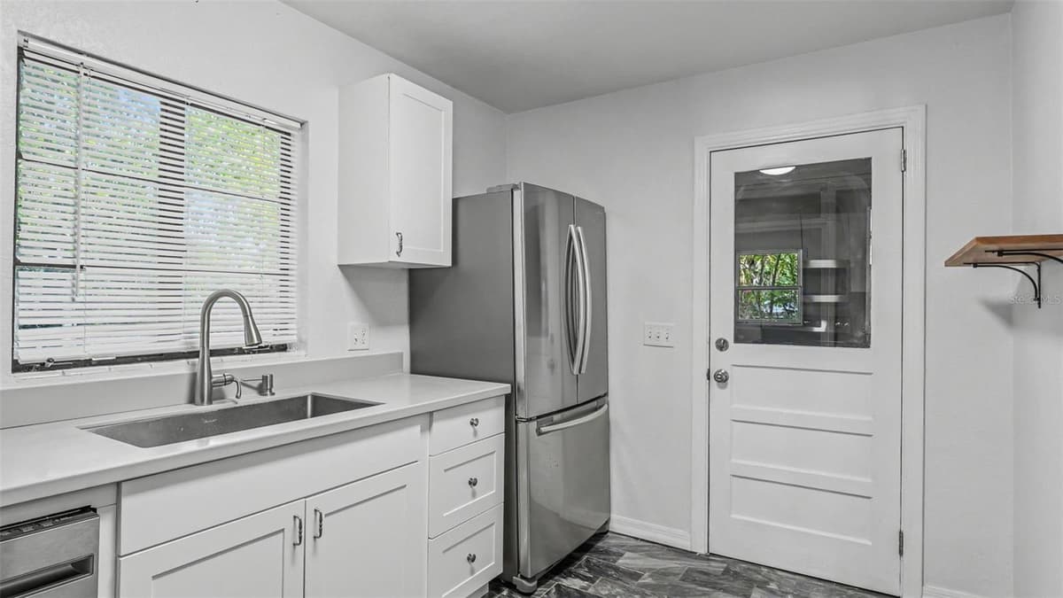 1032 PALMETTO STREET — photo 10 of 32