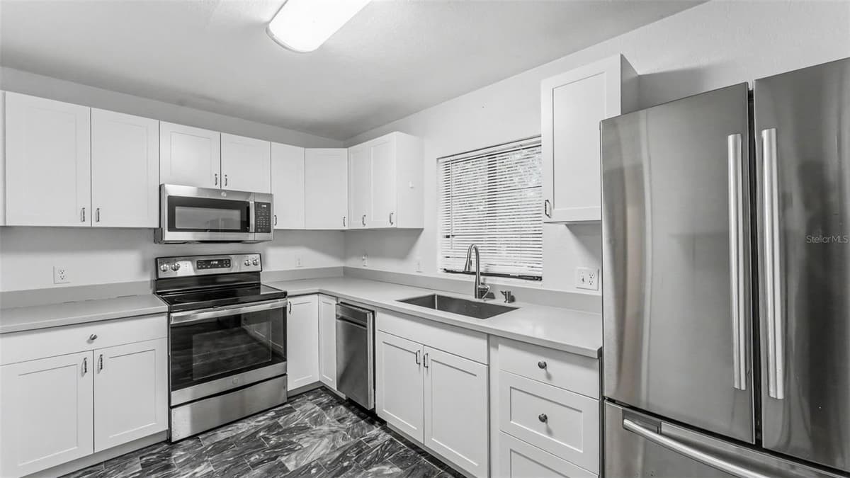 1032 PALMETTO STREET — photo 11 of 32