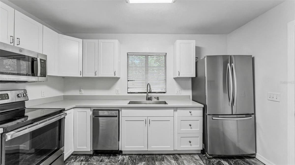 1032 PALMETTO STREET — photo 5 of 32