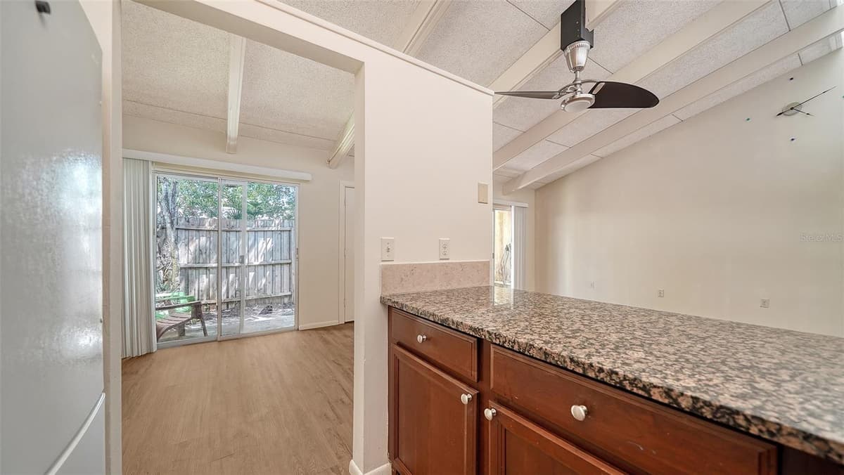 500 JEFFERSON AVENUE — photo 11 of 33