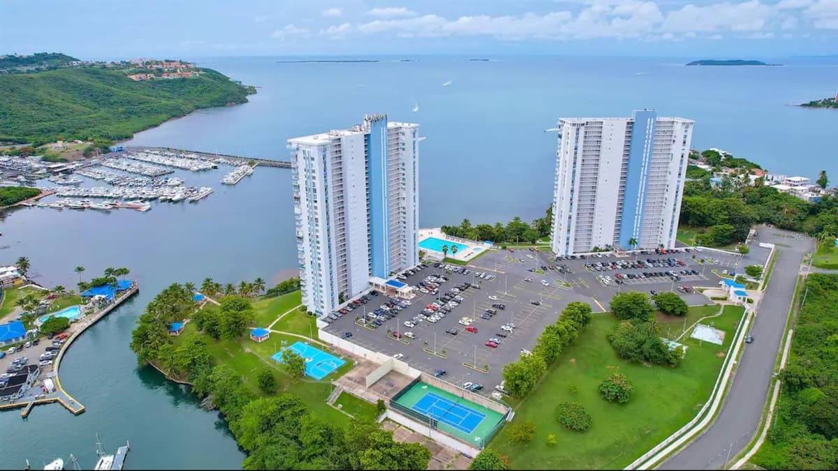 AVE MARINA VIEW DOS MARINAS II — photo 1 of 18