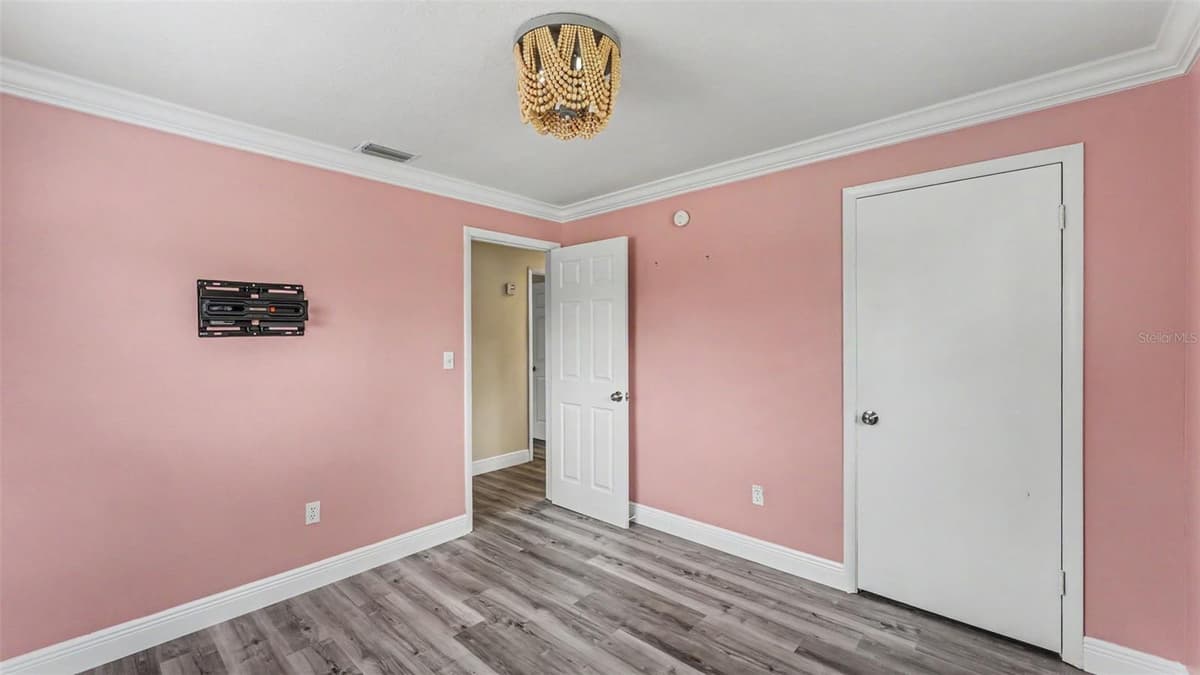 135 KENILWOOD LANE — photo 17 of 36