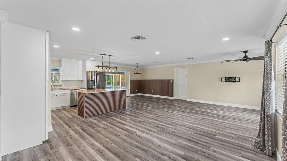 135 KENILWOOD LANE — photo 32 of 36