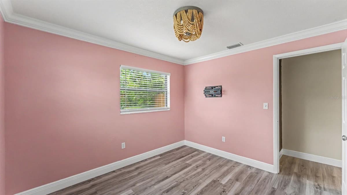 135 KENILWOOD LANE — photo 16 of 36