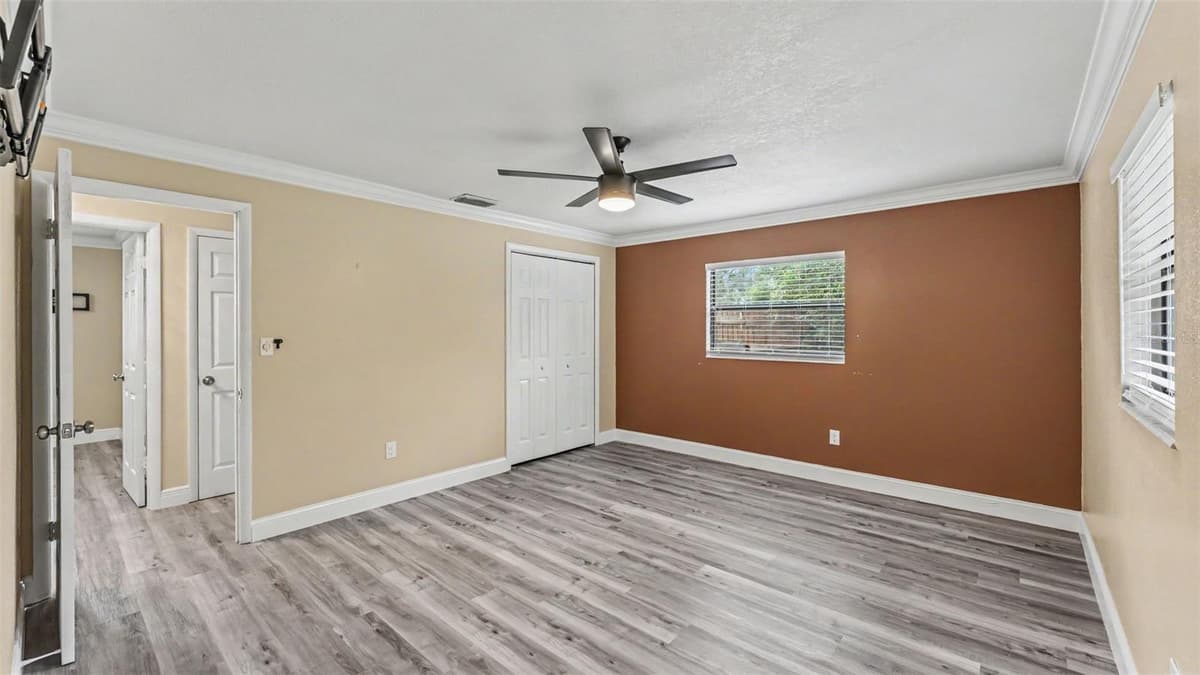 135 KENILWOOD LANE — photo 13 of 36