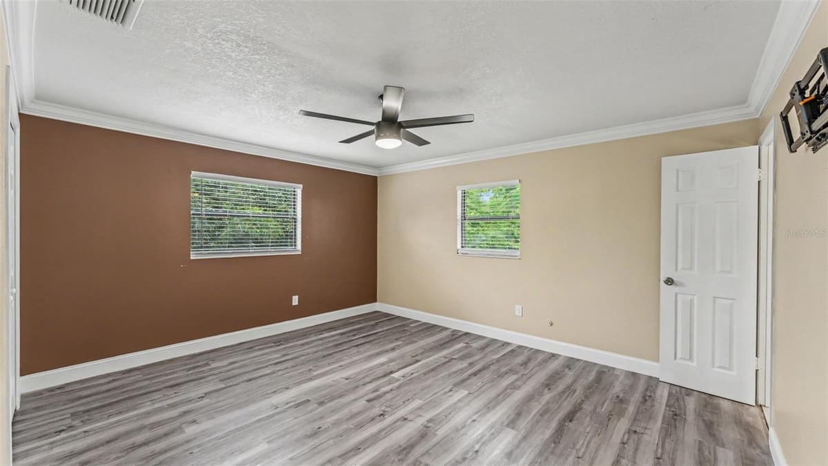 135 KENILWOOD LANE — photo 15 of 36