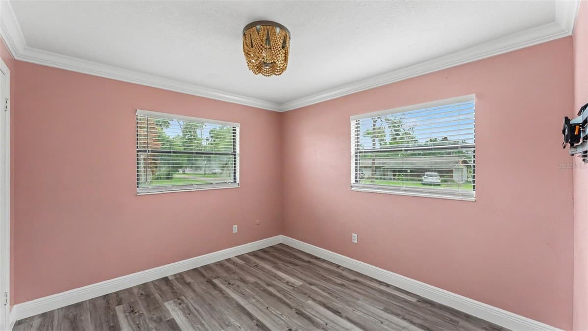 135 KENILWOOD LANE — photo 18 of 36