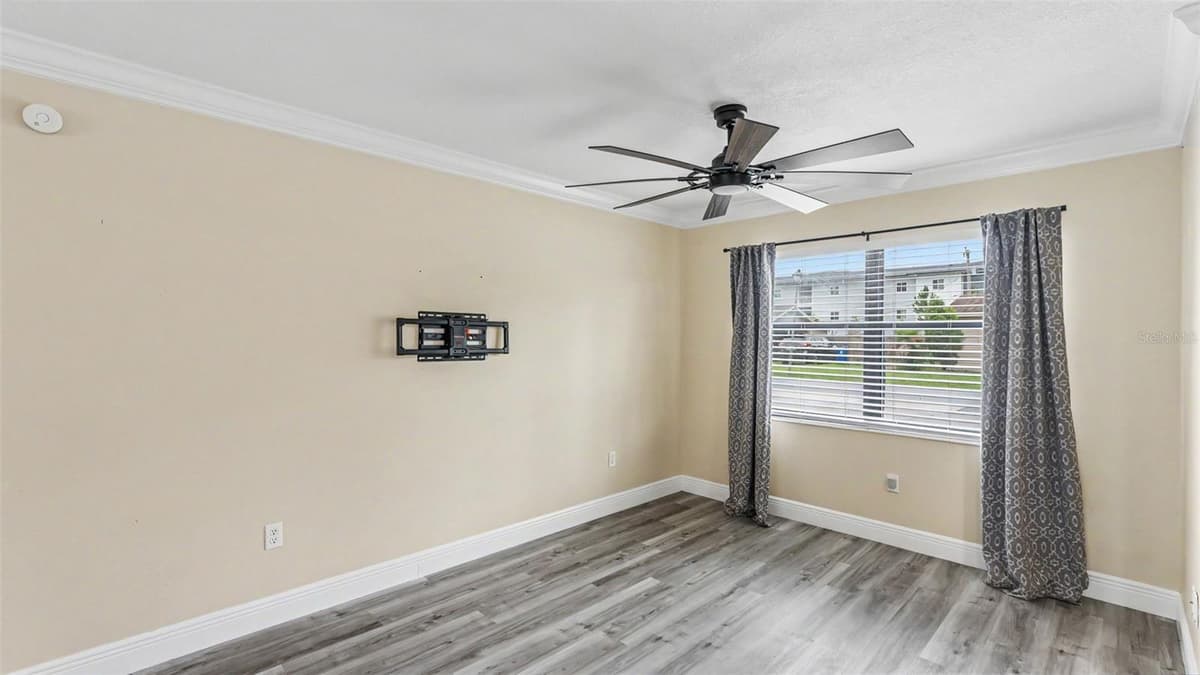 135 KENILWOOD LANE — photo 31 of 36