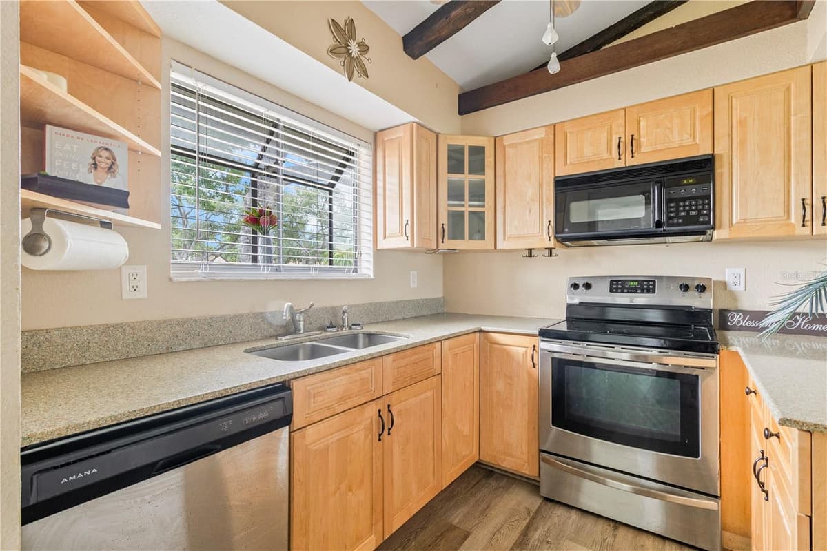 5500 NIBLICK PLACE — photo 8 of 24