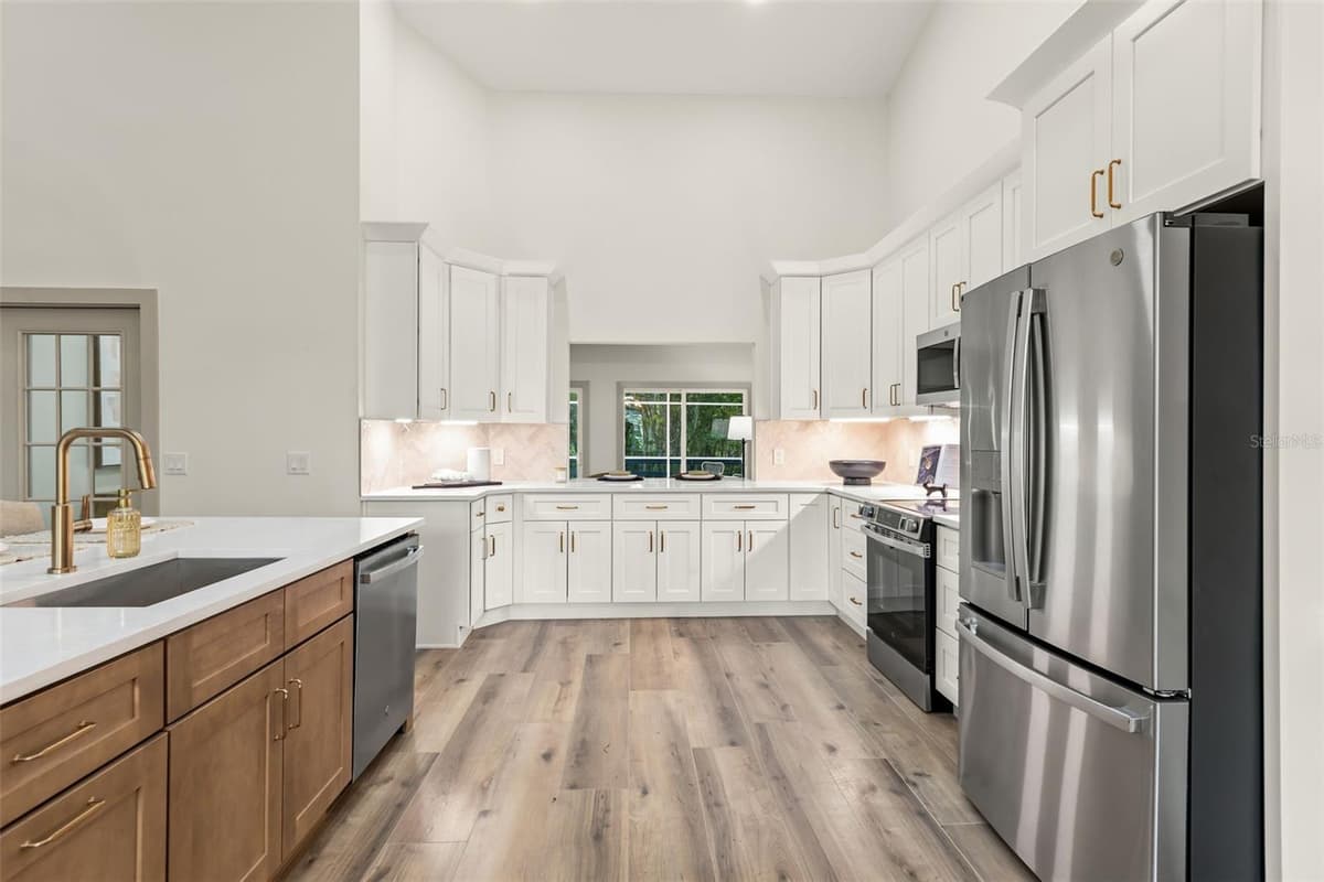 700 PINEWOOD COURT — photo 18 of 53