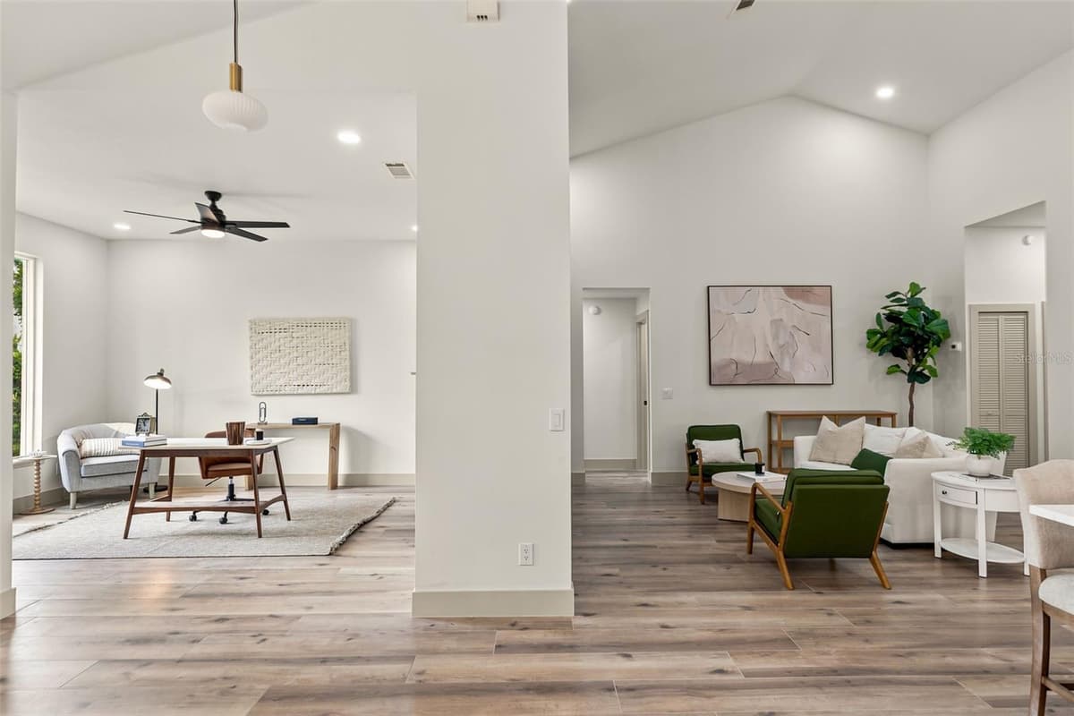 700 PINEWOOD COURT — photo 12 of 53