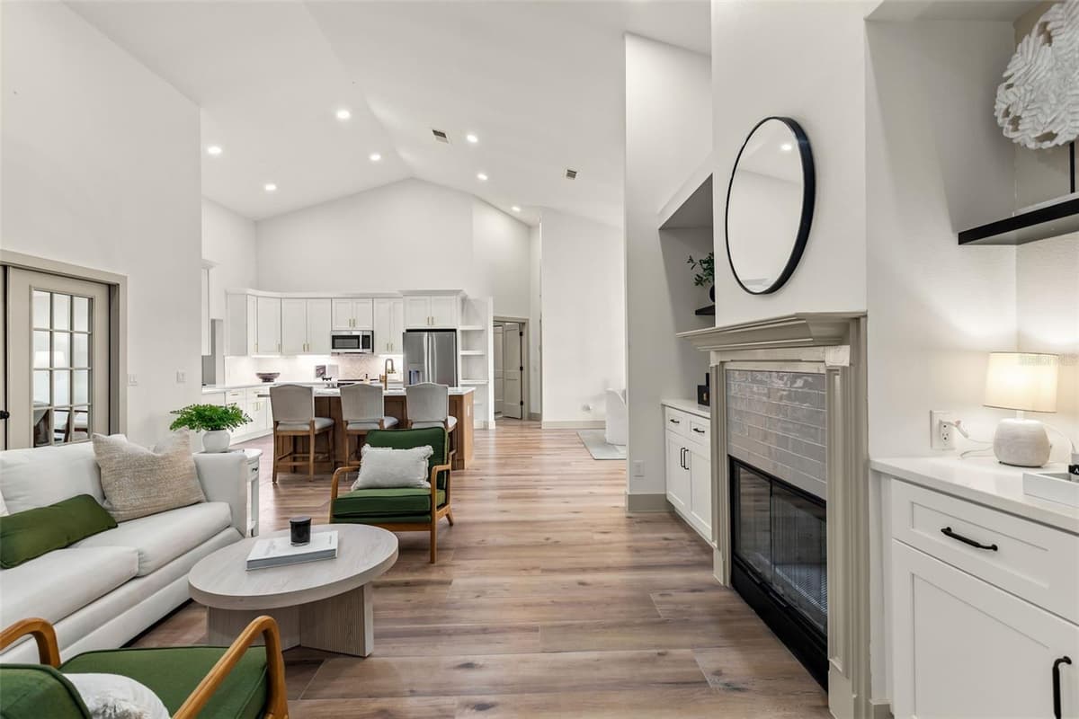 700 PINEWOOD COURT — photo 16 of 53