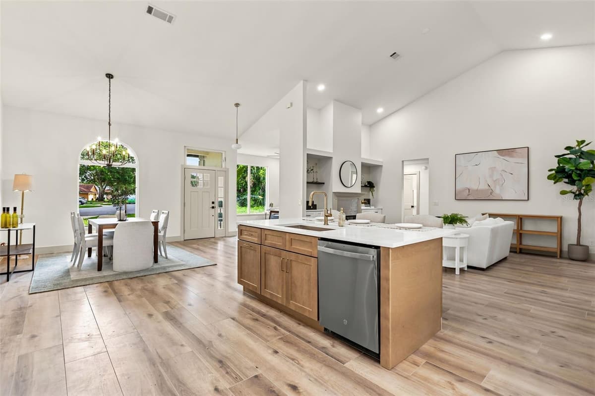 700 PINEWOOD COURT — photo 20 of 53