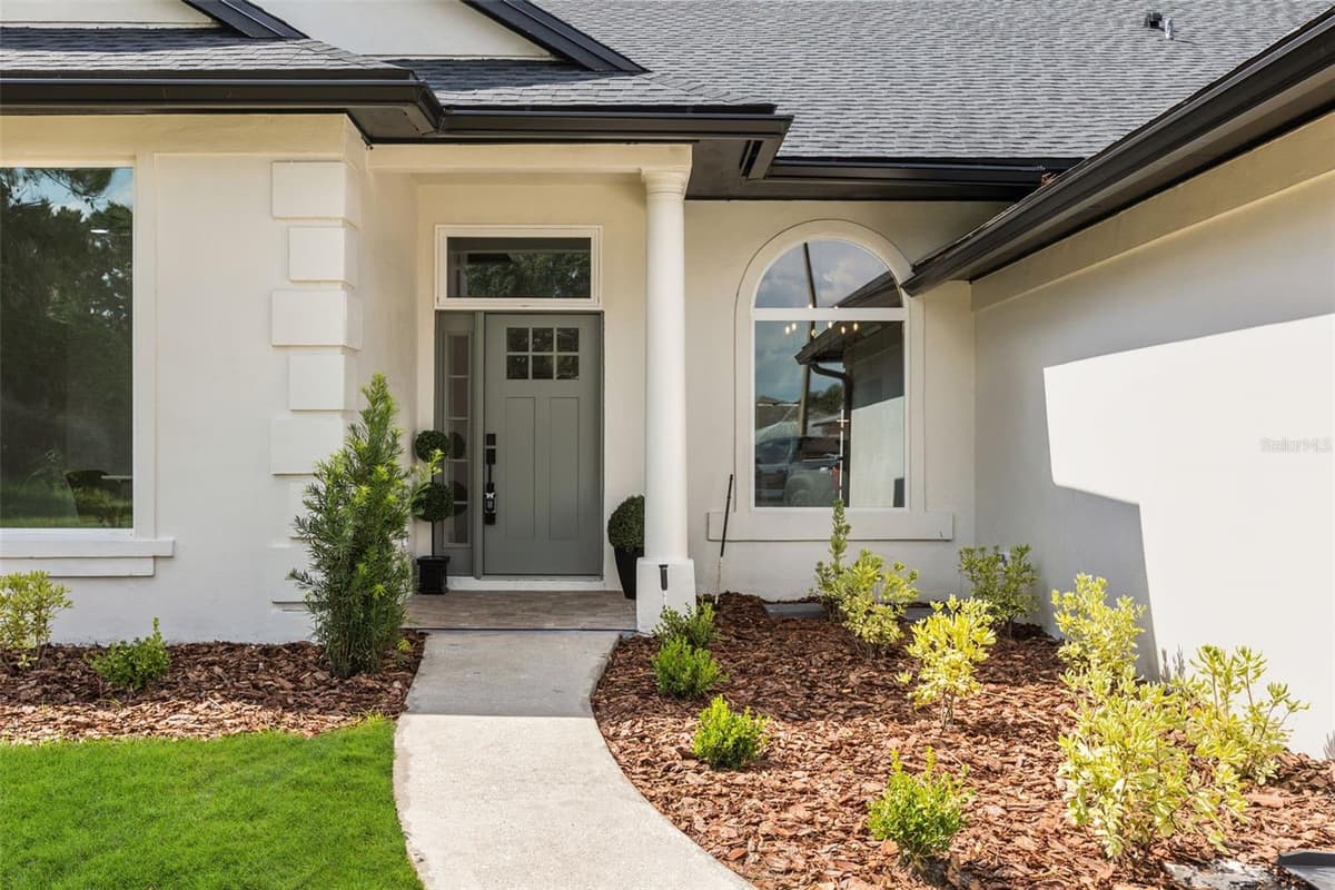 700 PINEWOOD COURT — photo 4 of 53