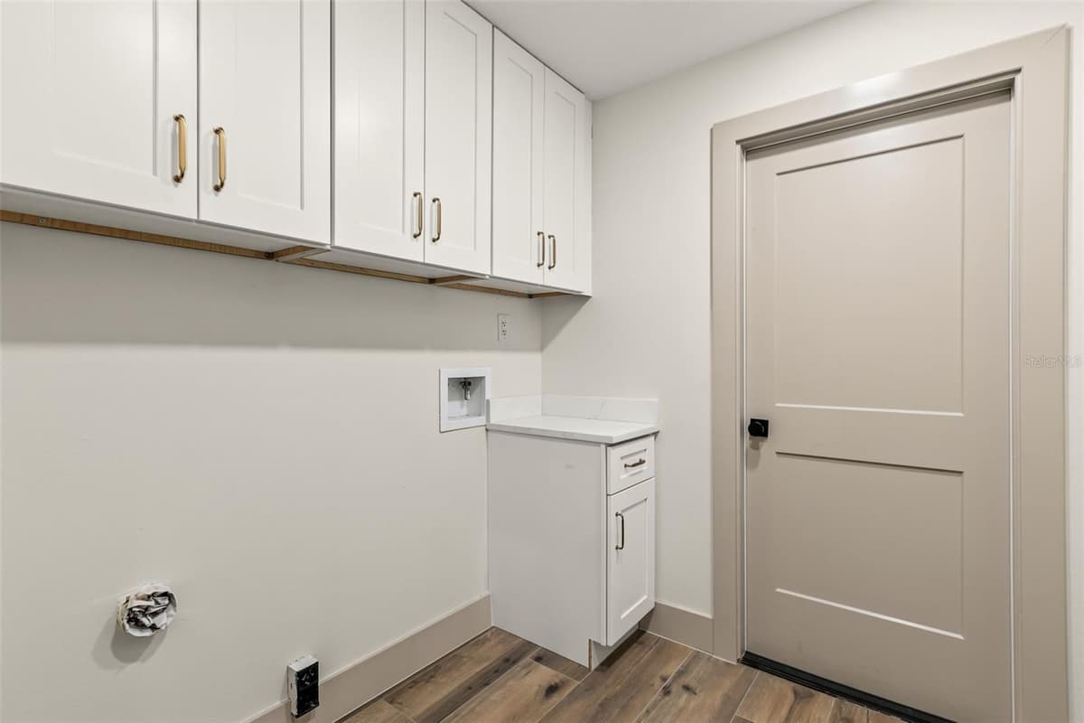 700 PINEWOOD COURT — photo 43 of 53