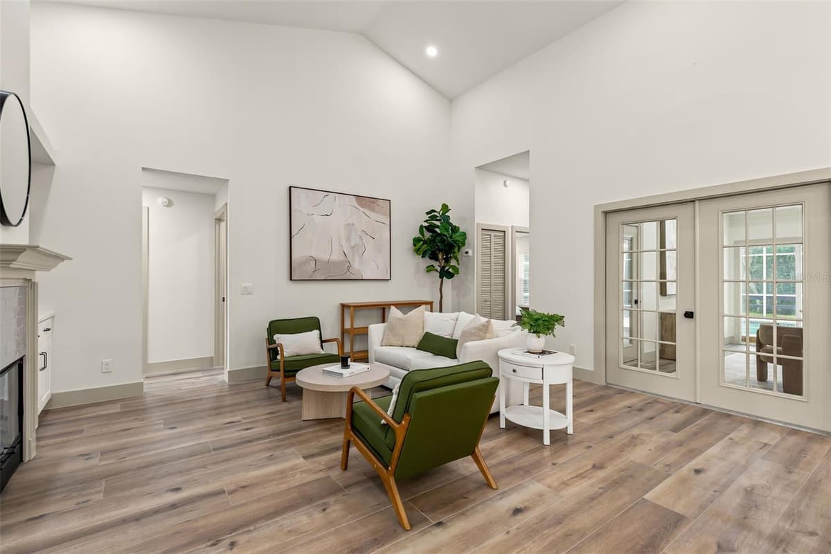 700 PINEWOOD COURT — photo 13 of 53