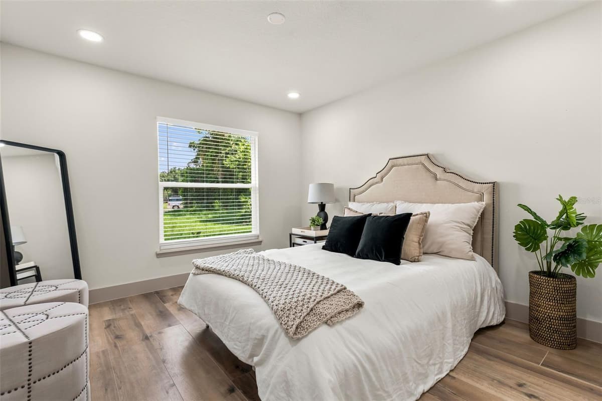 700 PINEWOOD COURT — photo 38 of 53