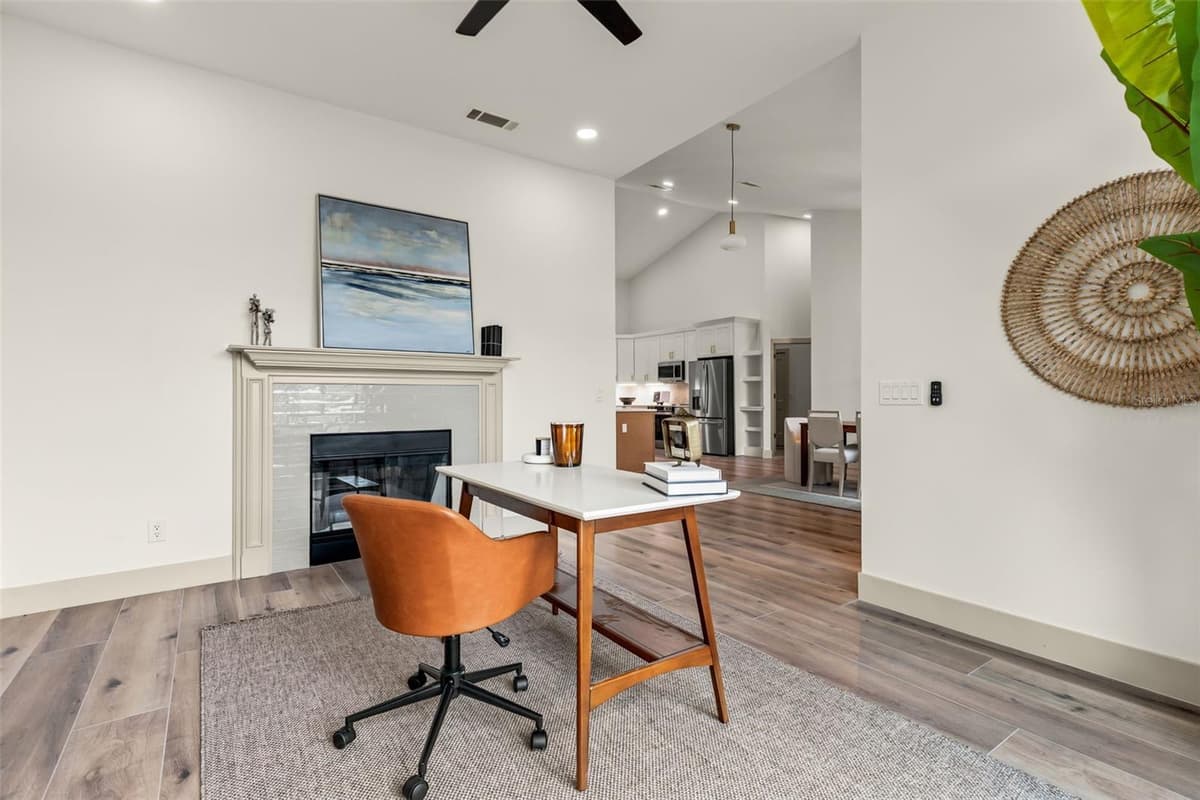 700 PINEWOOD COURT — photo 11 of 53