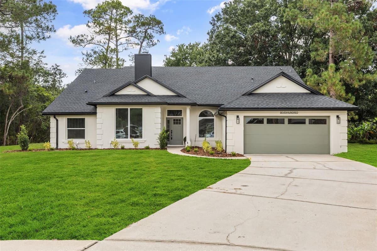 700 PINEWOOD COURT — photo 3 of 53