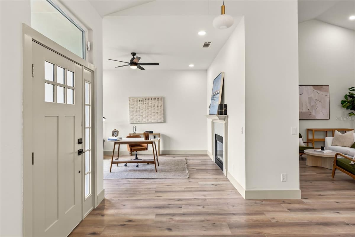 700 PINEWOOD COURT — photo 9 of 53