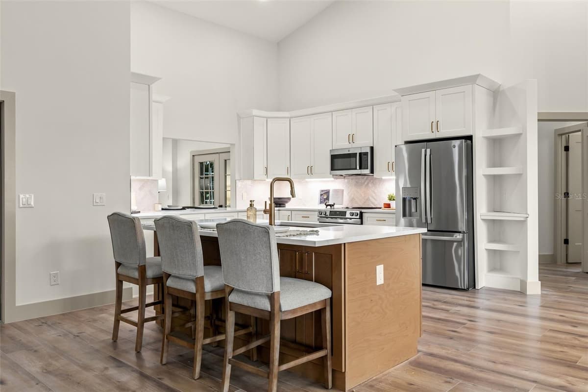700 PINEWOOD COURT — photo 17 of 53