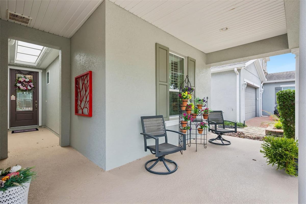 252 SILVER MAPLE ROAD — photo 3 of 26