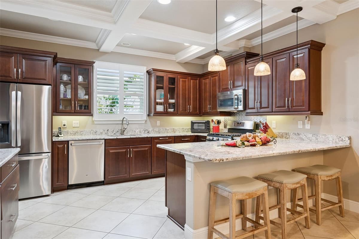 252 SILVER MAPLE ROAD — photo 8 of 26