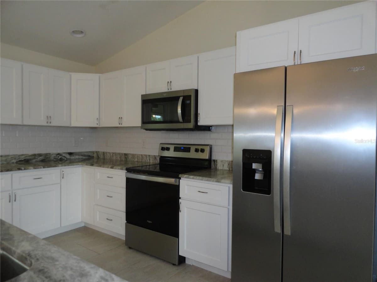 2580 VOGLER LANE — photo 3 of 44