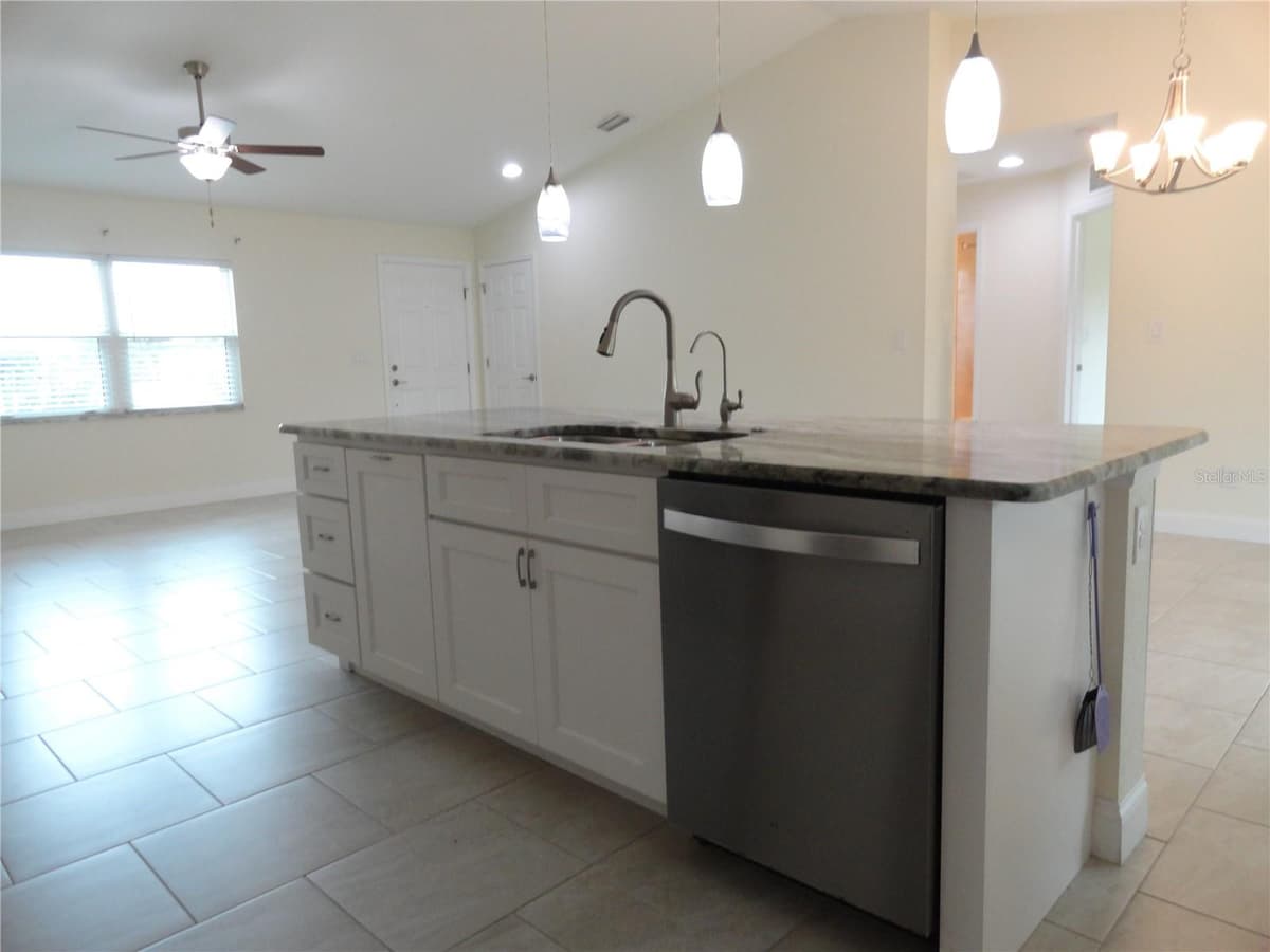 2580 VOGLER LANE — photo 4 of 44