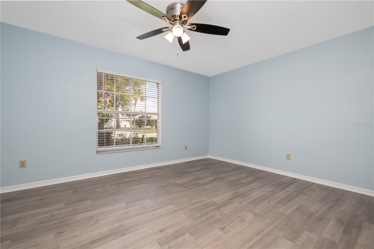 4585 MILES DRIVE — photo 23 of 31