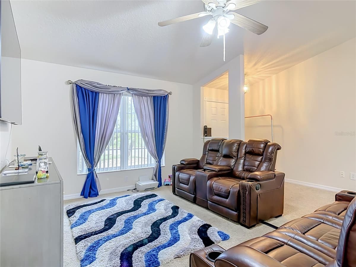 8 BAINBRIDGE LANE — photo 18 of 34