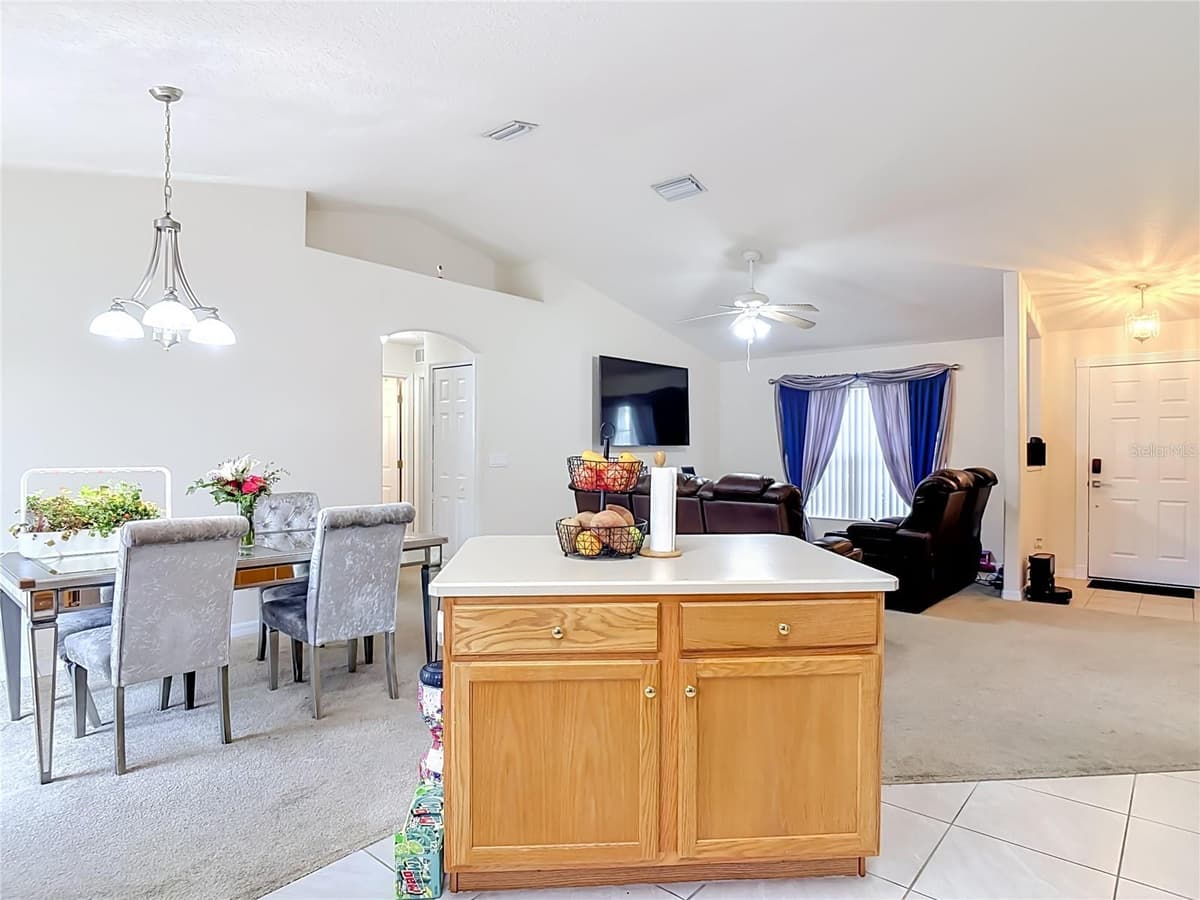 8 BAINBRIDGE LANE — photo 10 of 34