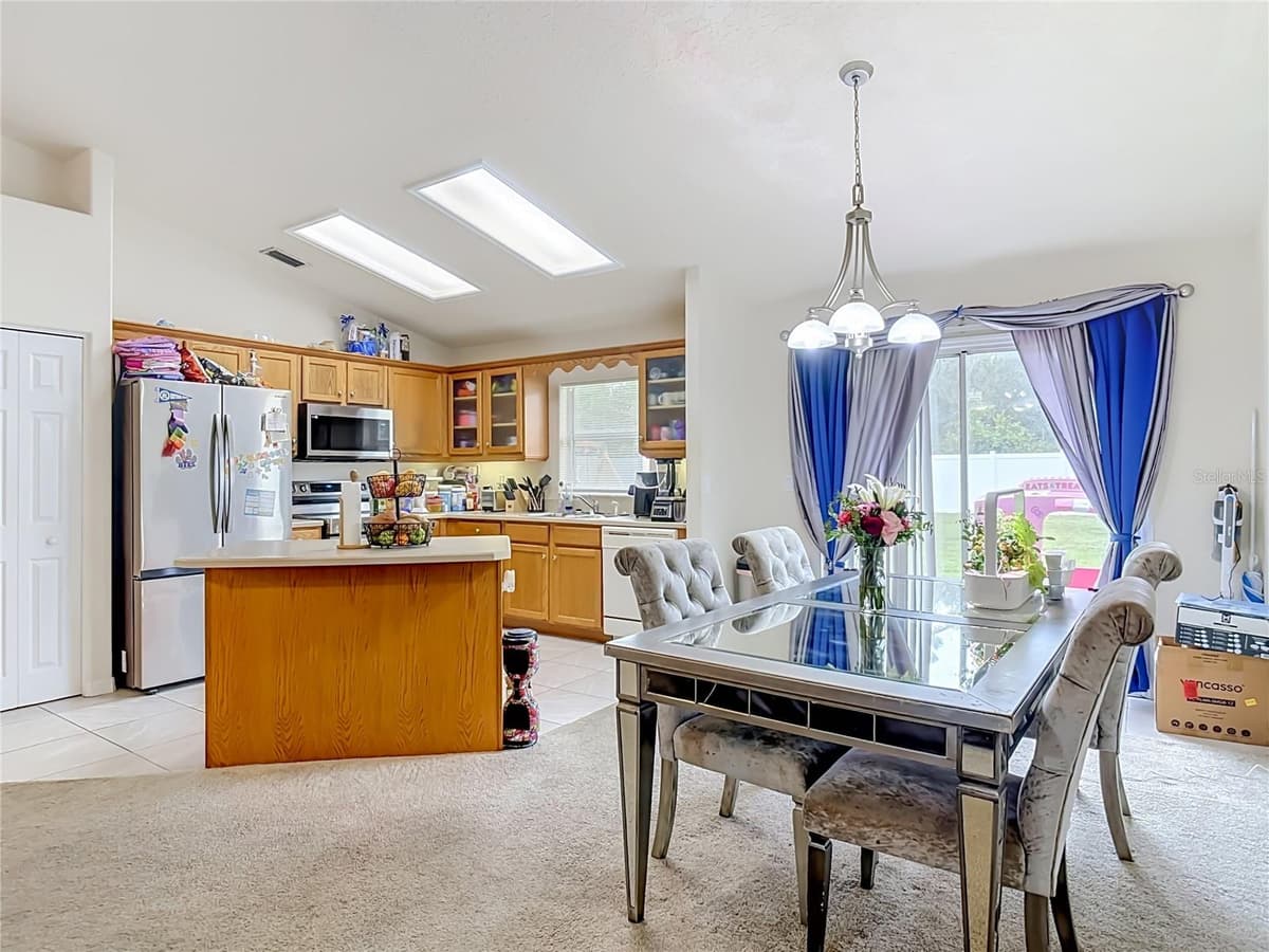 8 BAINBRIDGE LANE — photo 11 of 34