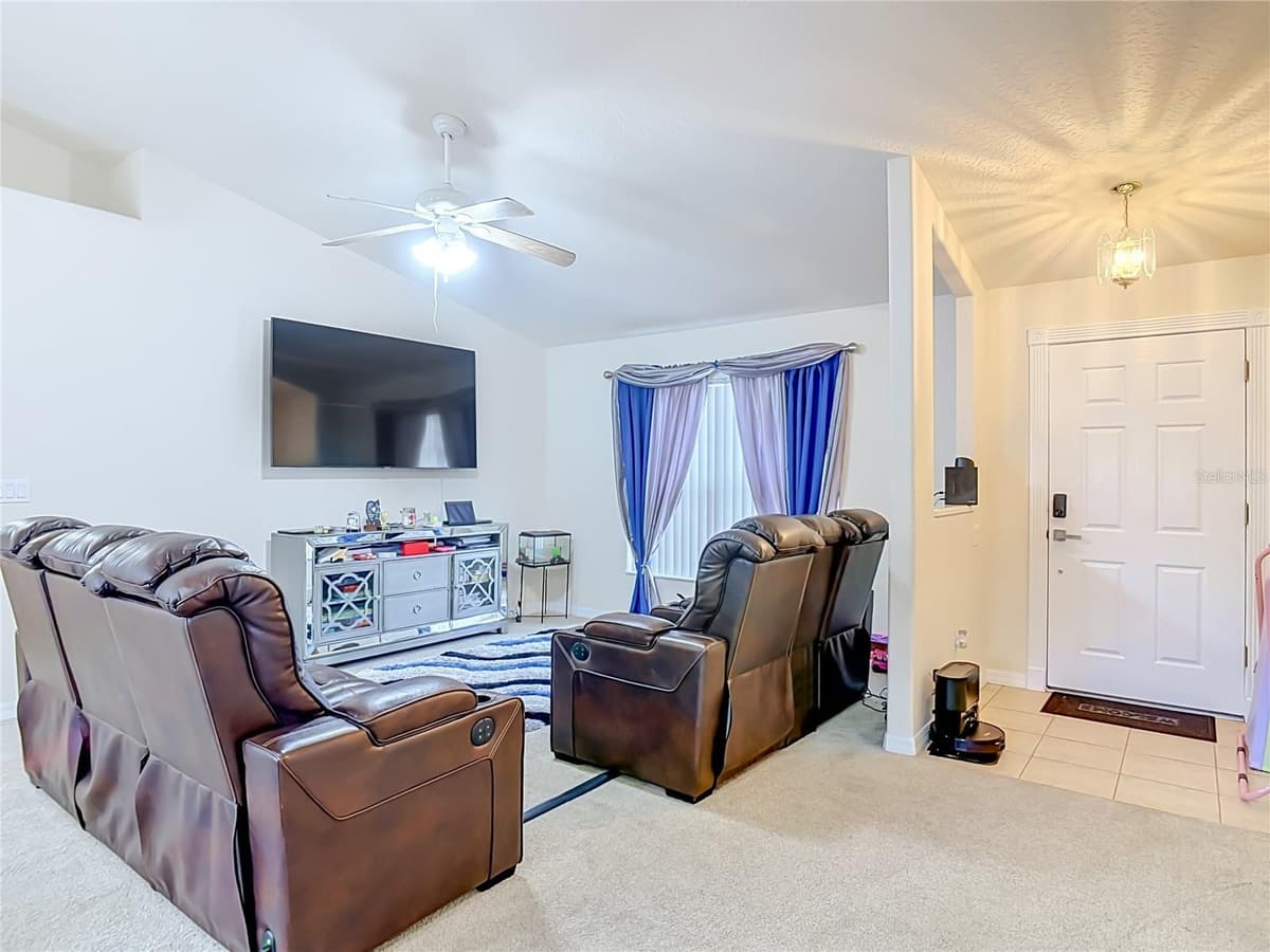 8 BAINBRIDGE LANE — photo 14 of 34