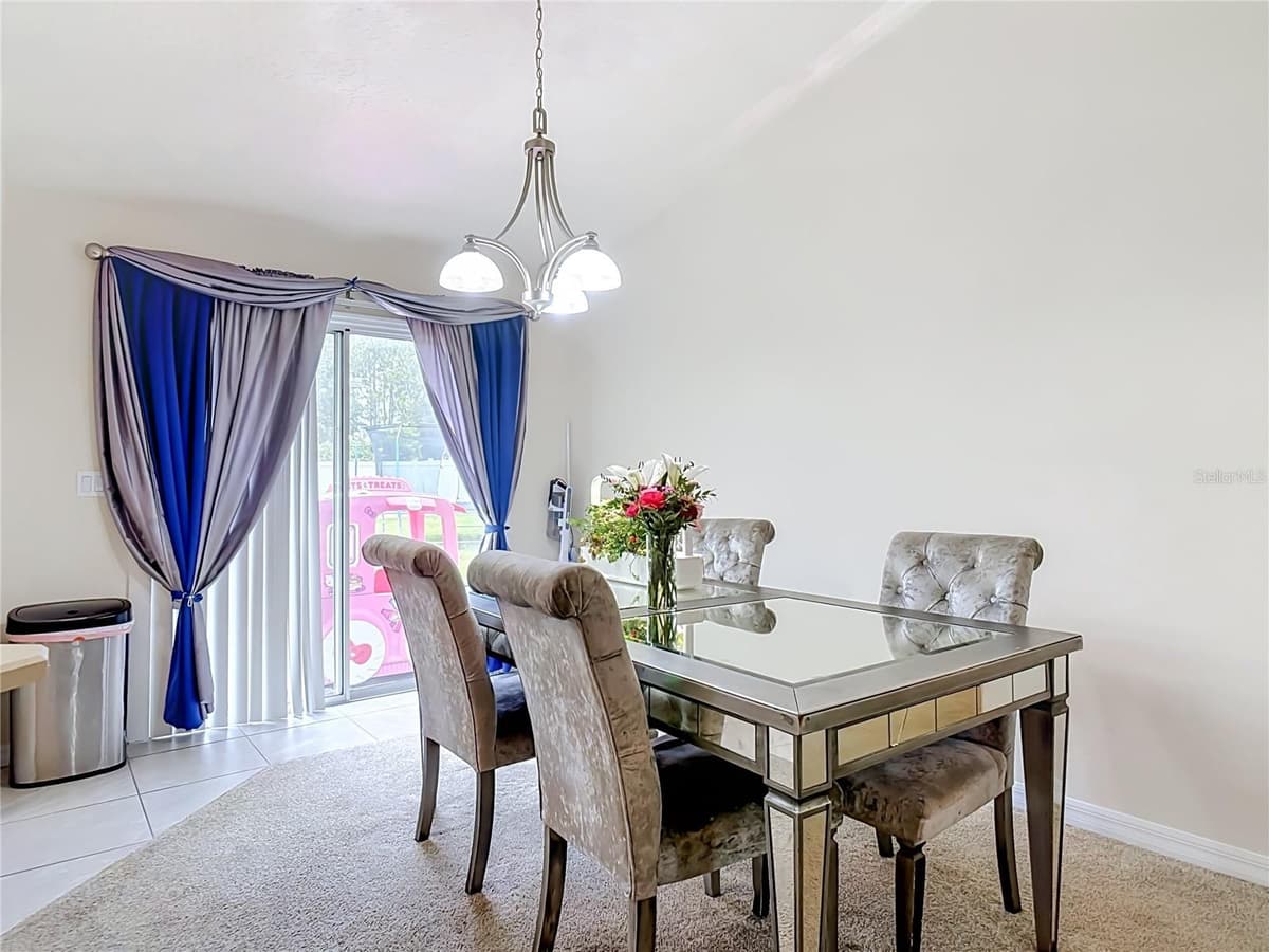 8 BAINBRIDGE LANE — photo 12 of 34