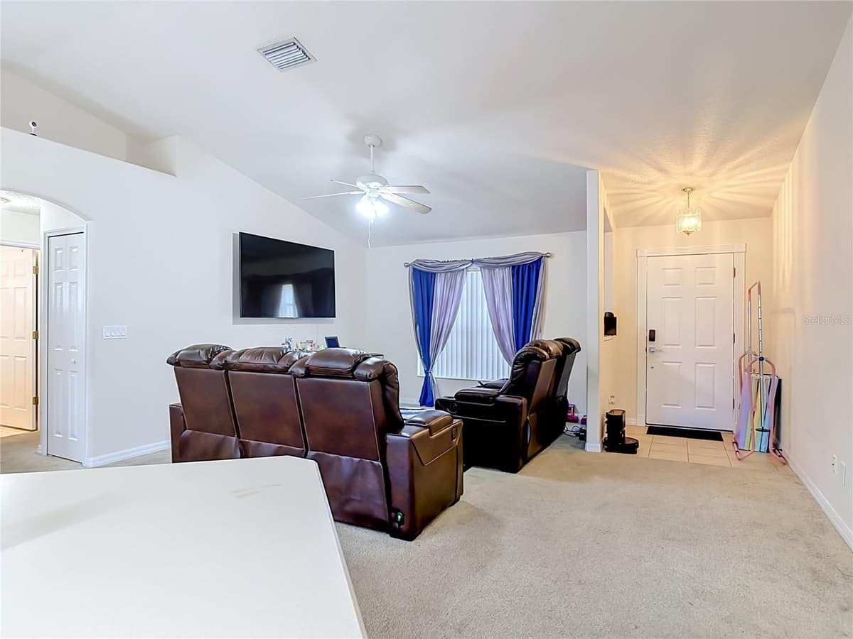 8 BAINBRIDGE LANE — photo 17 of 34