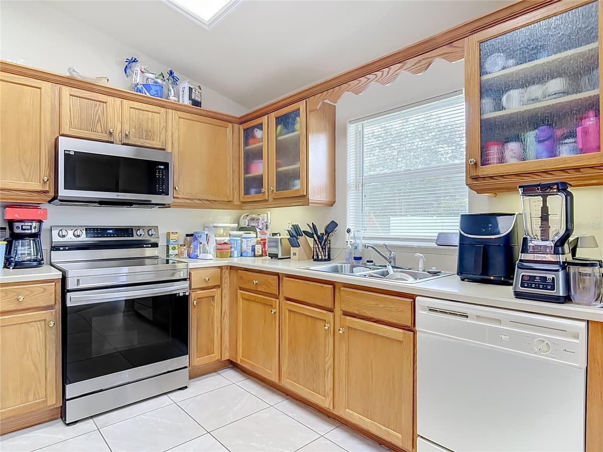 8 BAINBRIDGE LANE — photo 8 of 34