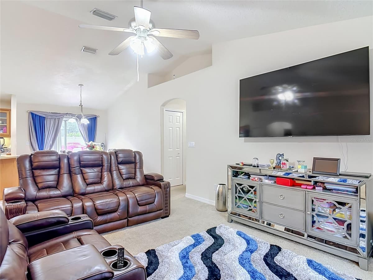 8 BAINBRIDGE LANE — photo 16 of 34
