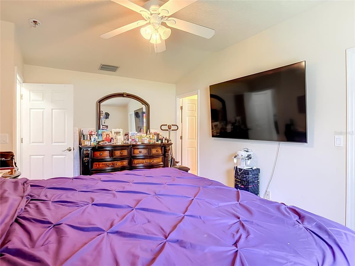 8 BAINBRIDGE LANE — photo 19 of 34