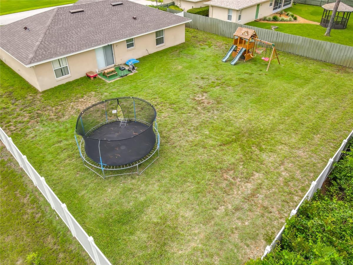 8 BAINBRIDGE LANE — photo 31 of 34