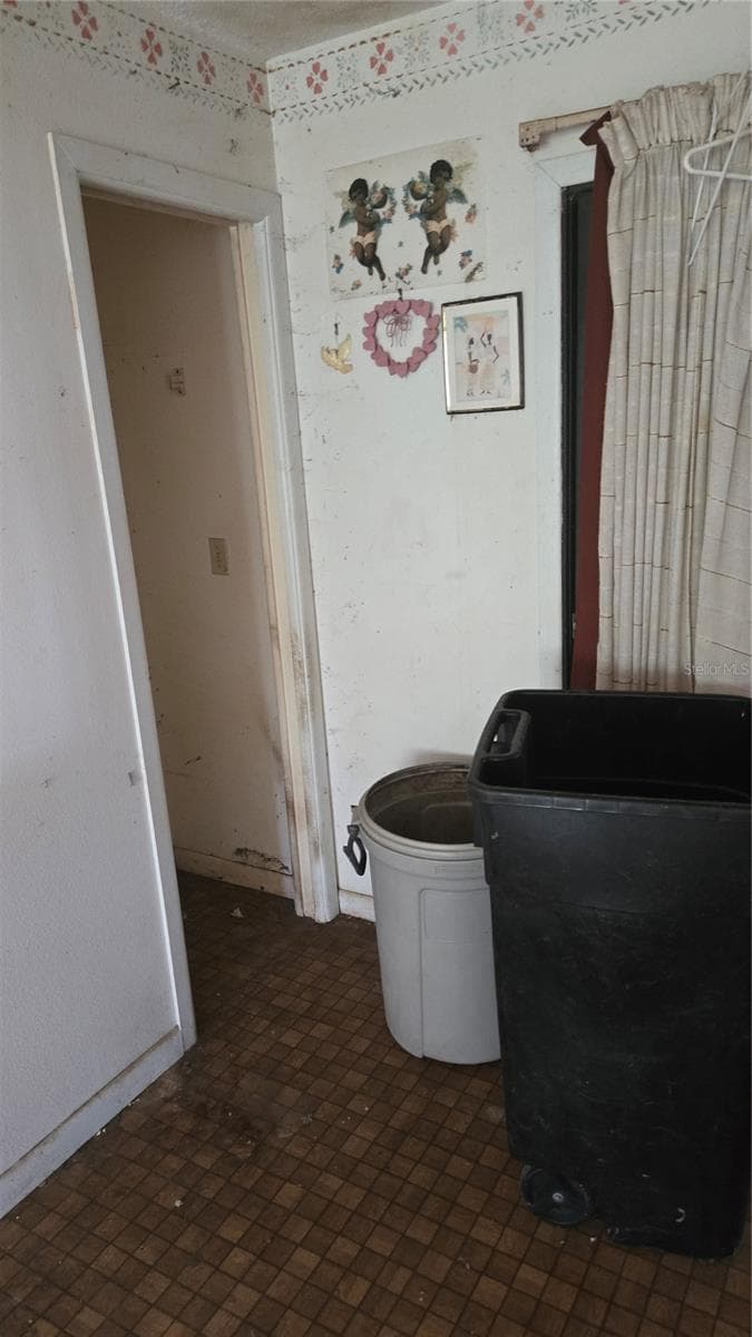 220 MOUNT PLEASANT ROAD — photo 8 of 40