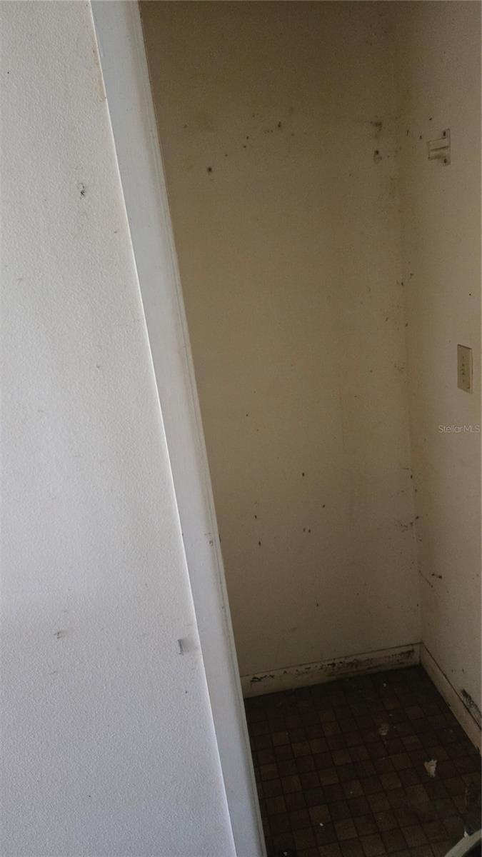 220 MOUNT PLEASANT ROAD — photo 6 of 40