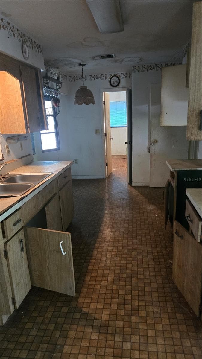 220 MOUNT PLEASANT ROAD — photo 5 of 40