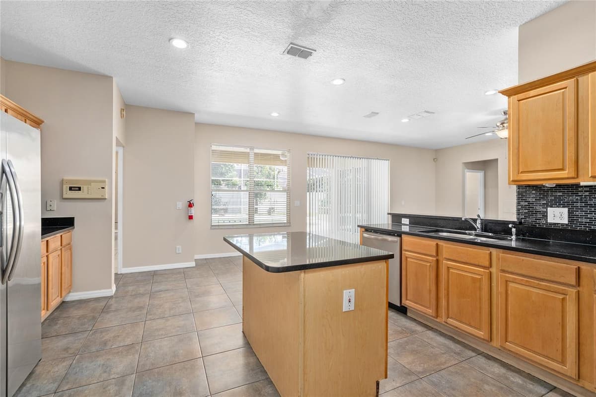 13821 AMBERLEIGH ROAD — photo 19 of 56