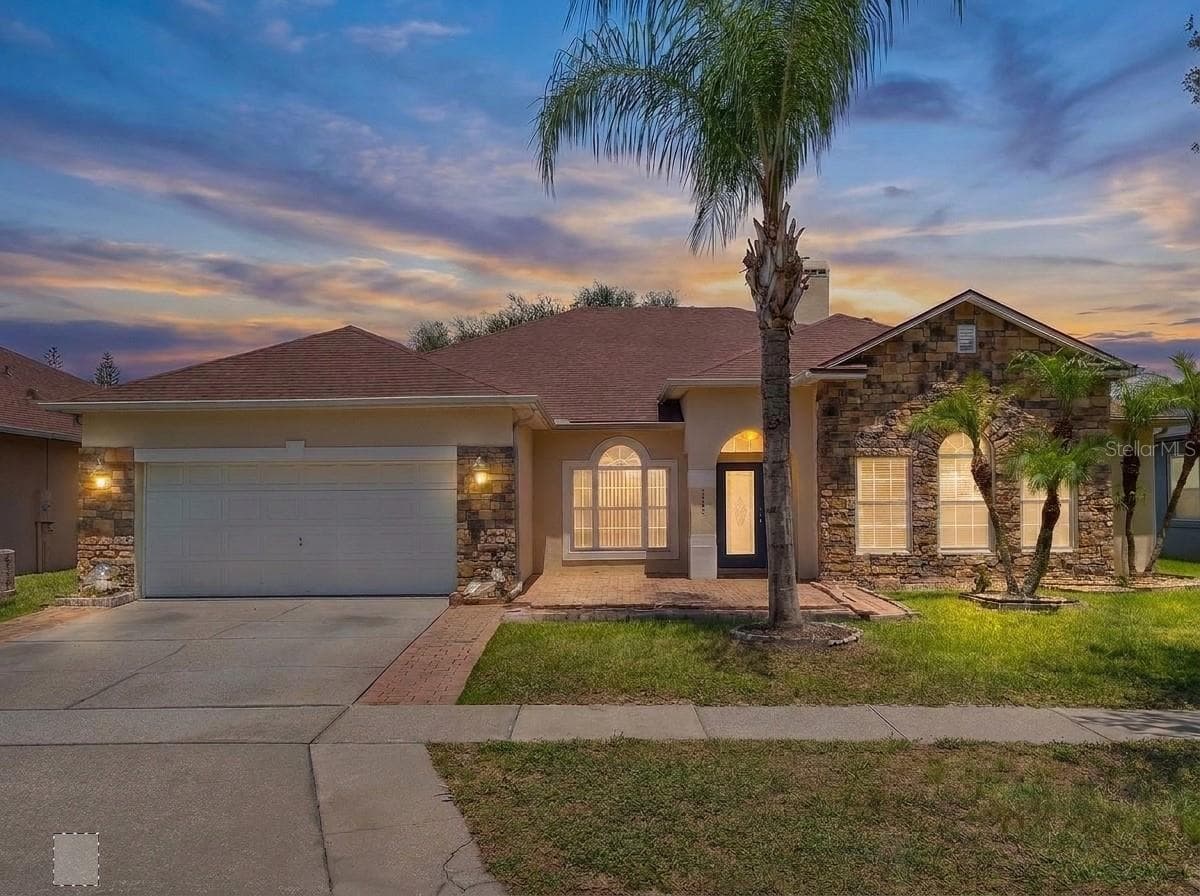 13821 AMBERLEIGH ROAD — photo 1 of 56