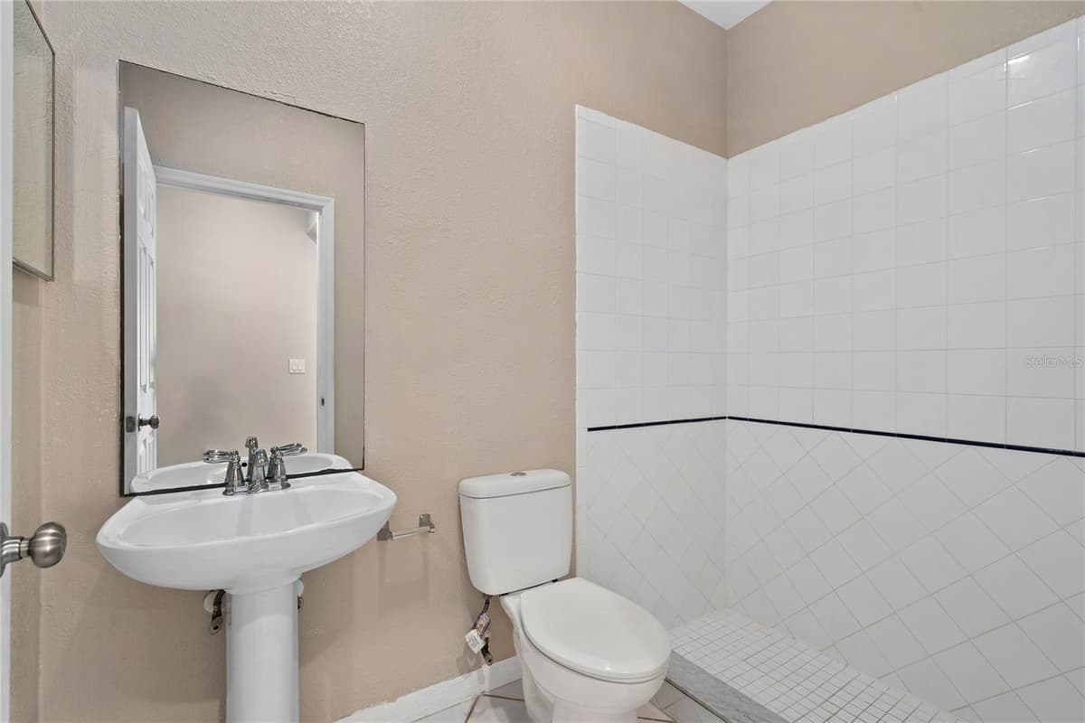 13821 AMBERLEIGH ROAD — photo 39 of 56