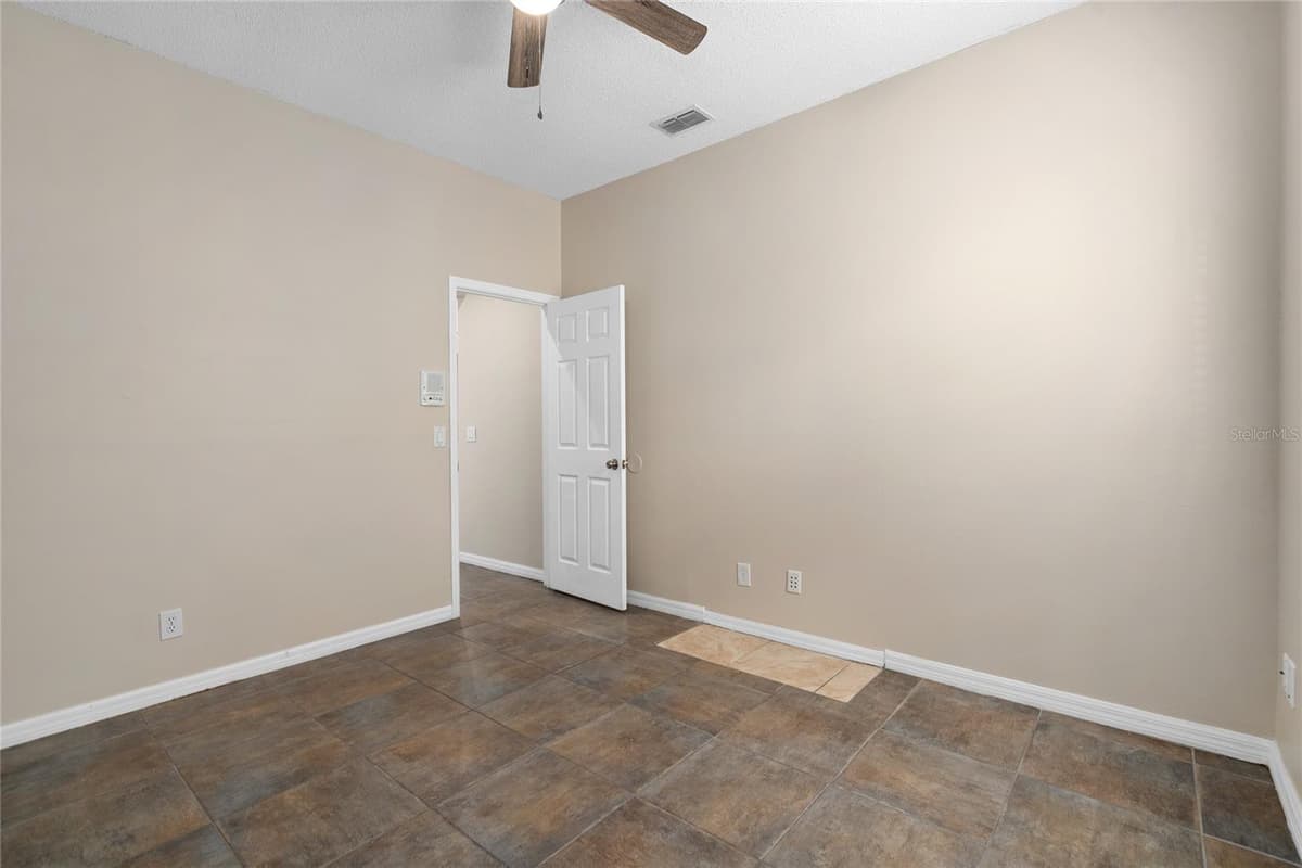 13821 AMBERLEIGH ROAD — photo 34 of 56