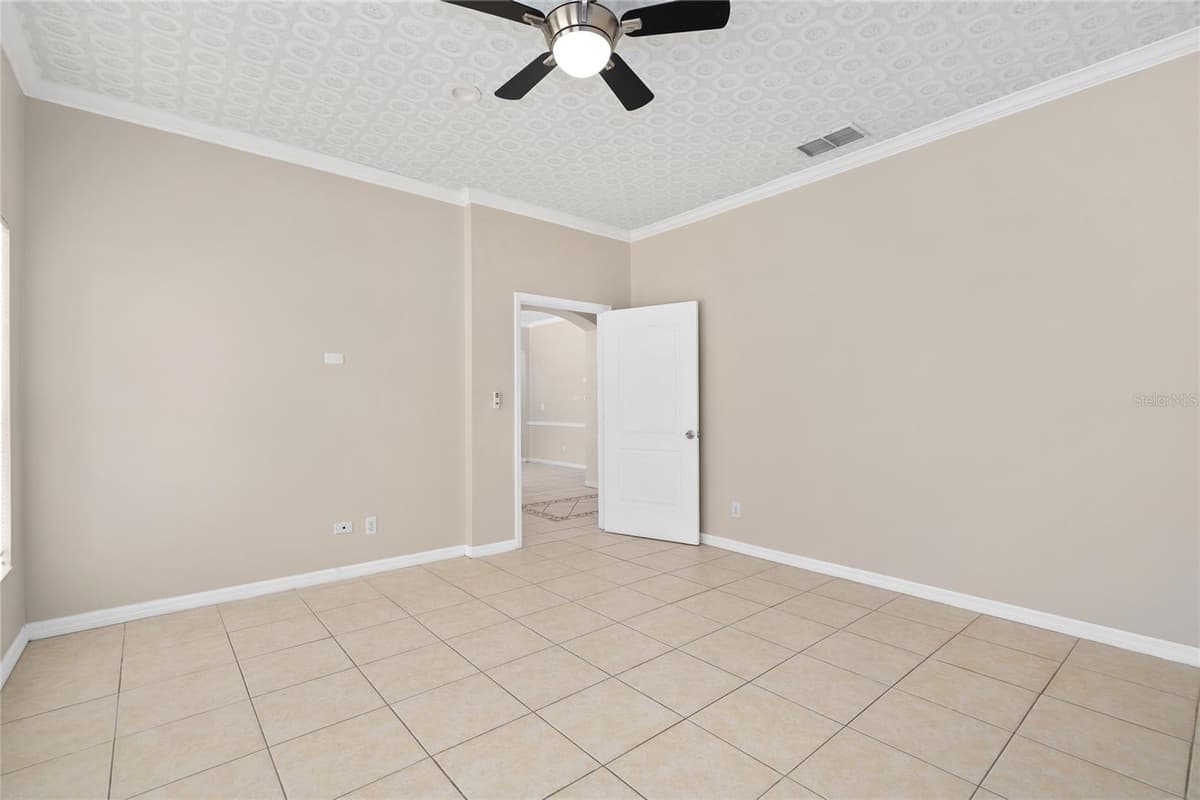 13821 AMBERLEIGH ROAD — photo 8 of 56