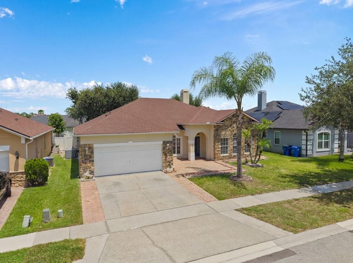 13821 AMBERLEIGH ROAD — photo 4 of 56