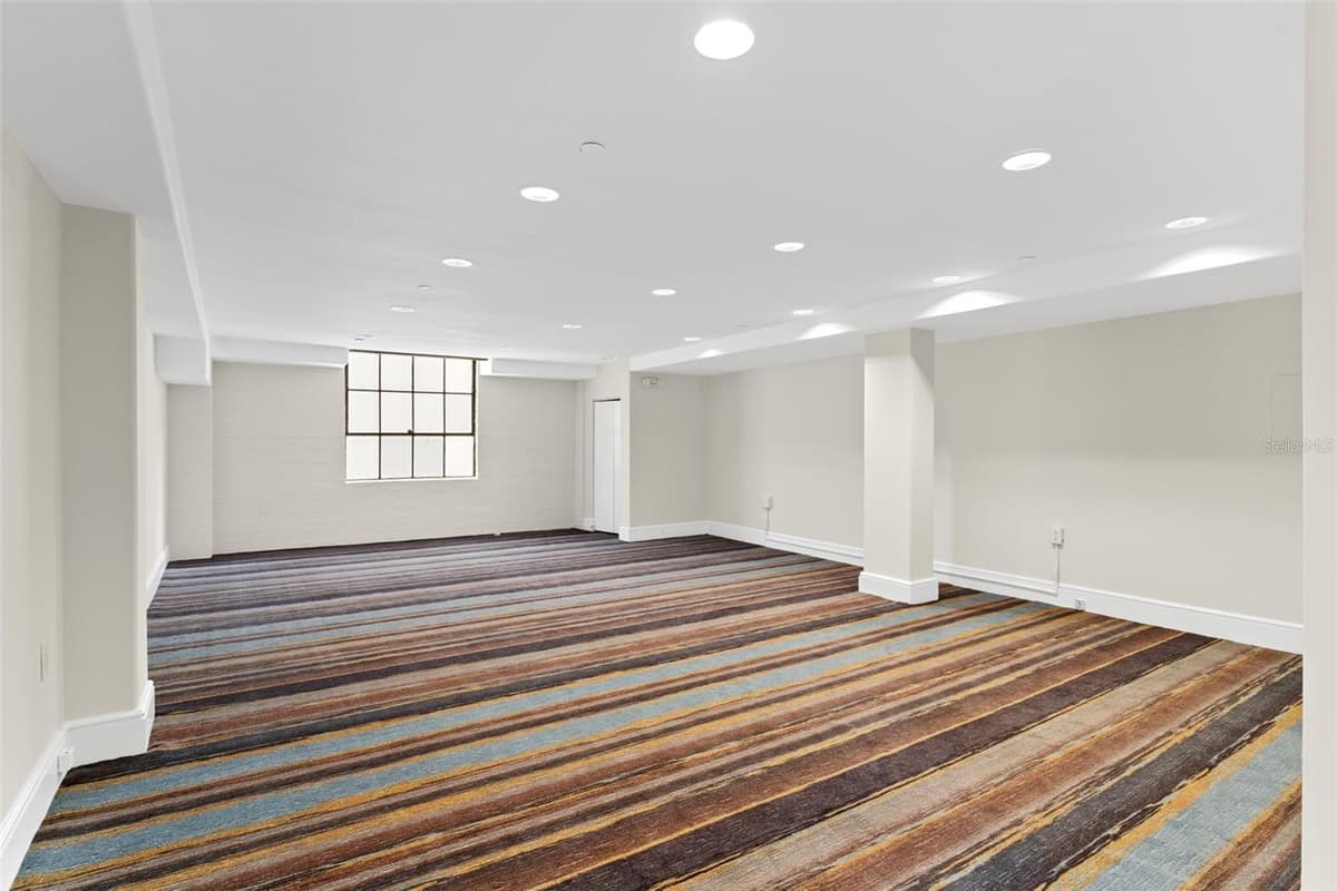 1121 TWIGGS STREET — photo 4 of 5
